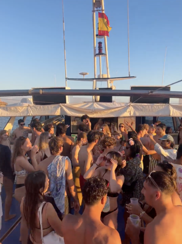 Christmas Boat Party - Image 2